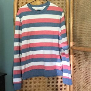 Men’s long-sleeved, lightweight sweatshirt top